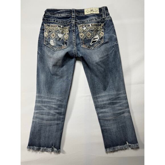 Miss Me Women's Mid-Rise Capri Sequence Embroidered Blue Jeans - Sz 26 (27x20.5) - Picture 2 of 7